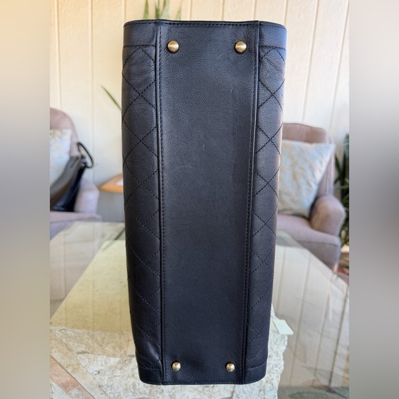 Chanel Grained CalfSkin Stitched Large Shoulder Bag - Picture 8 of 13